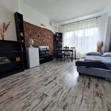 Raya Maisonette, Ideal Center Sofía