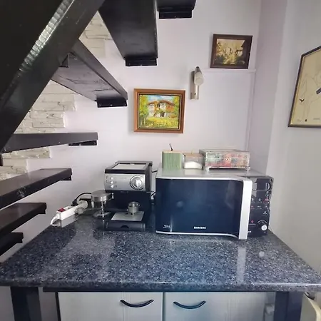 Raya Maisonette, Ideal Center Sofía